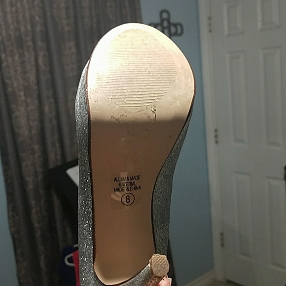 Heels - Picture 3 of 3